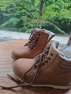 Childrens best sale dealer boots