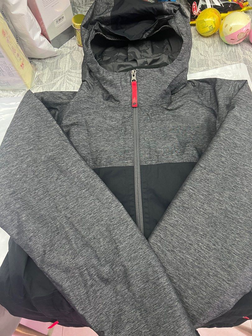 Winter Jacket (Category: Coats, Jackets and Outerwear) located in Singapore. Submitted by Oaksky (Listing ID 1277501216, Image 1). Description: Jacket comes with inner fleece coat that can be detached. Both can be worn separately. .