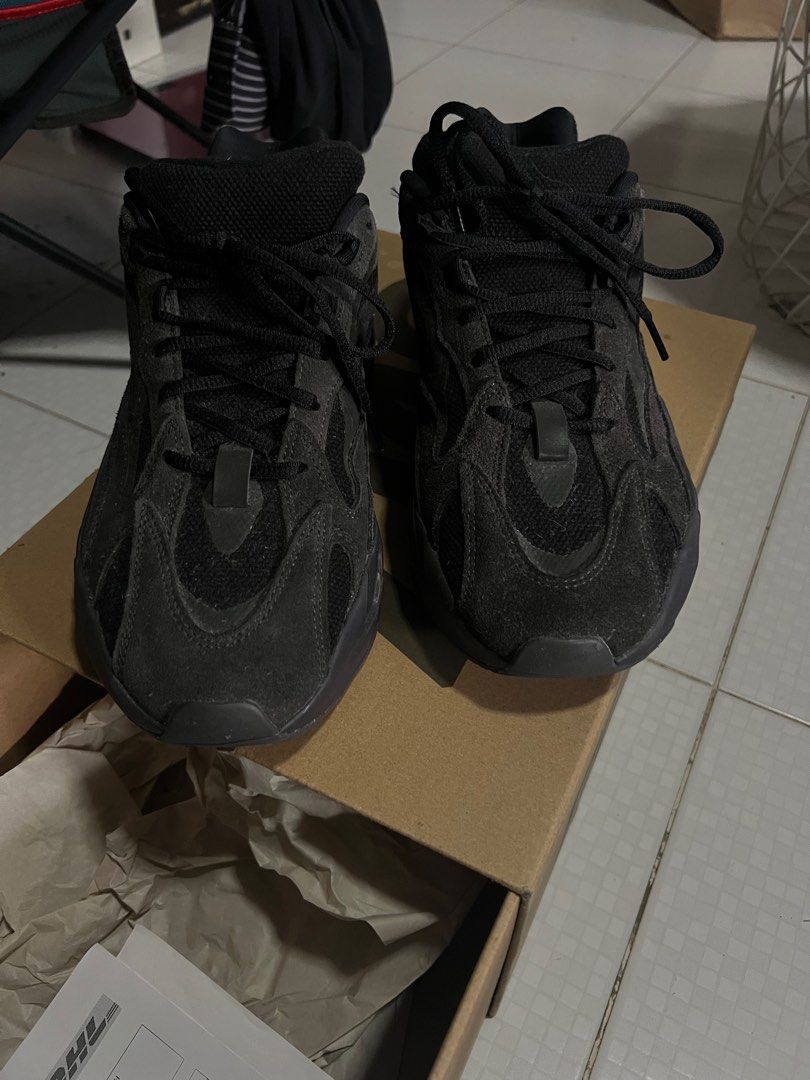 Yeezy boost vantablack top