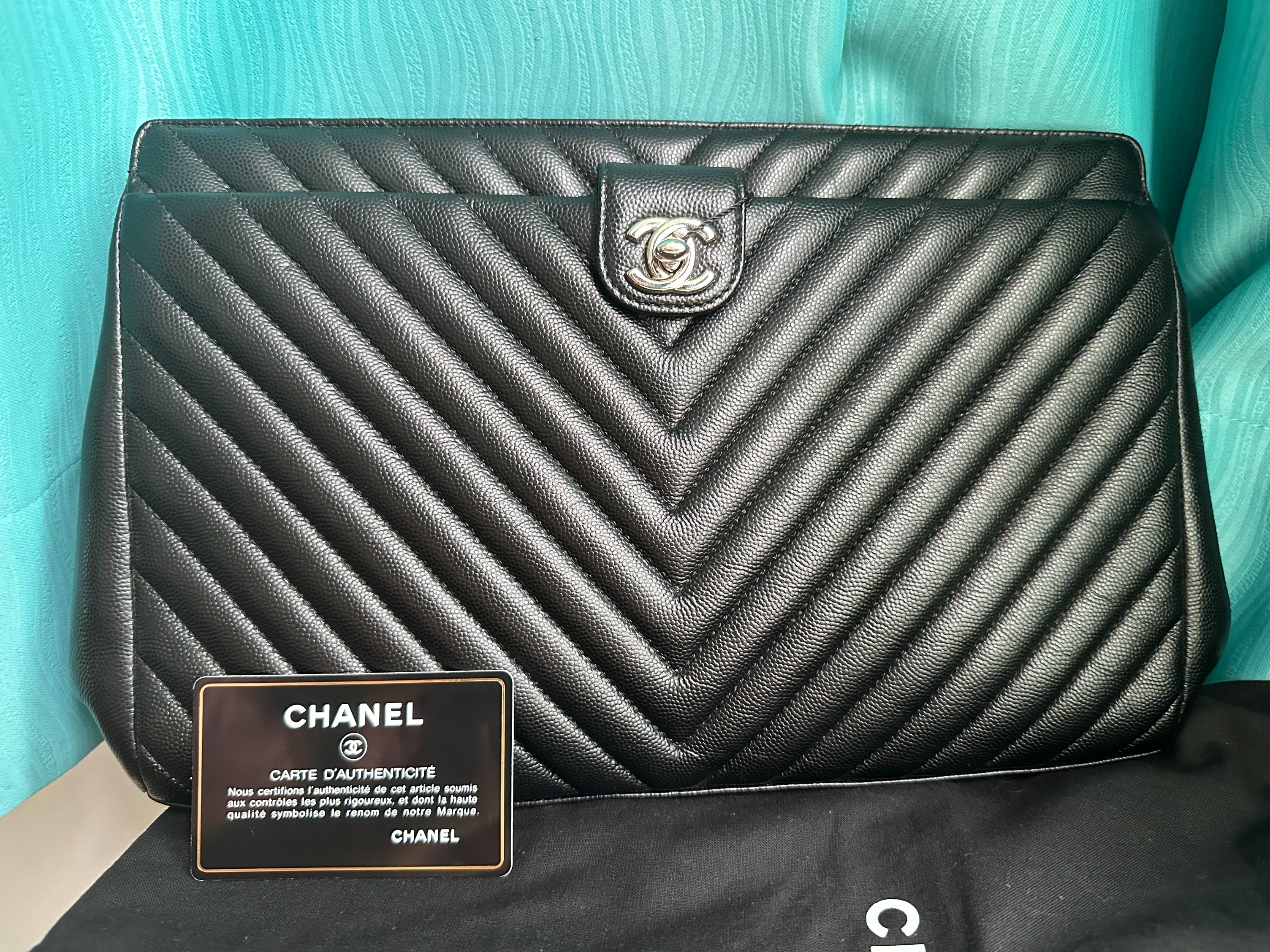 Chanel best sale chevron clutch