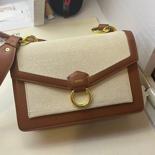 （分類：）位於 。 由 ameliaa_228 提交（商品編號 1277818713，圖片 1）。簡介： 。