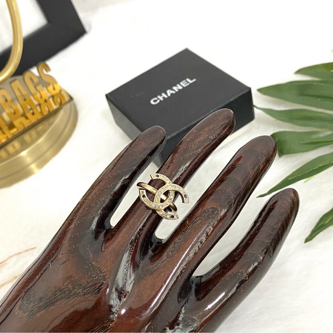 Chanel online black ring