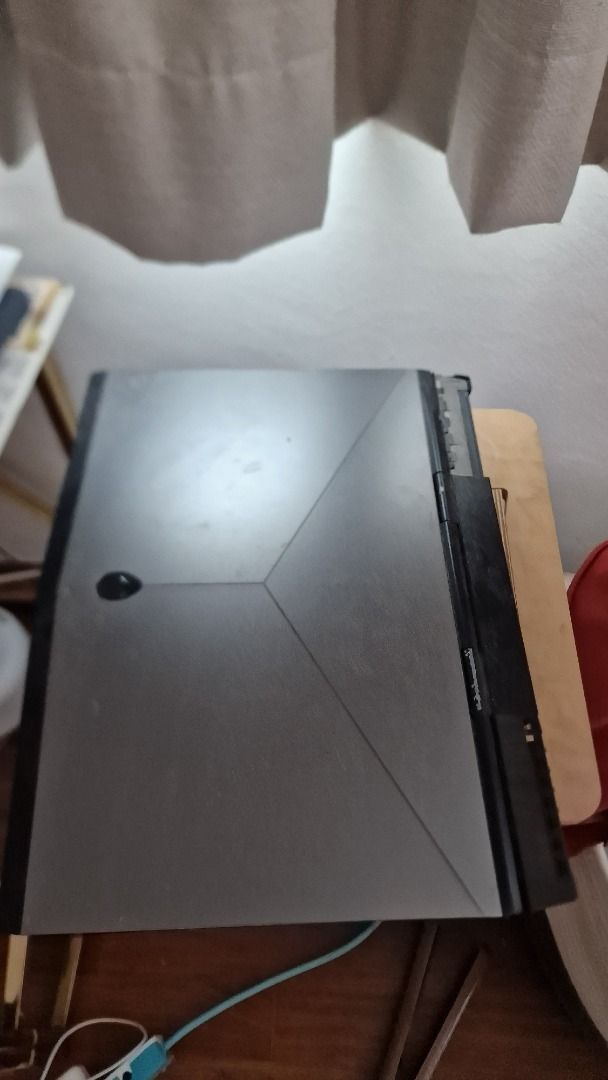 Alienware 15 r3 16gb ram Working but no battery damaged plastic