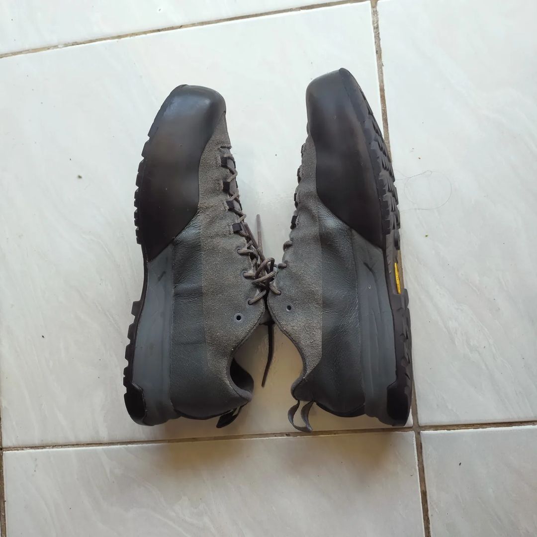 Arcteryx konseal ar Fesyen Pria Sepatu Lainnya di Carousell