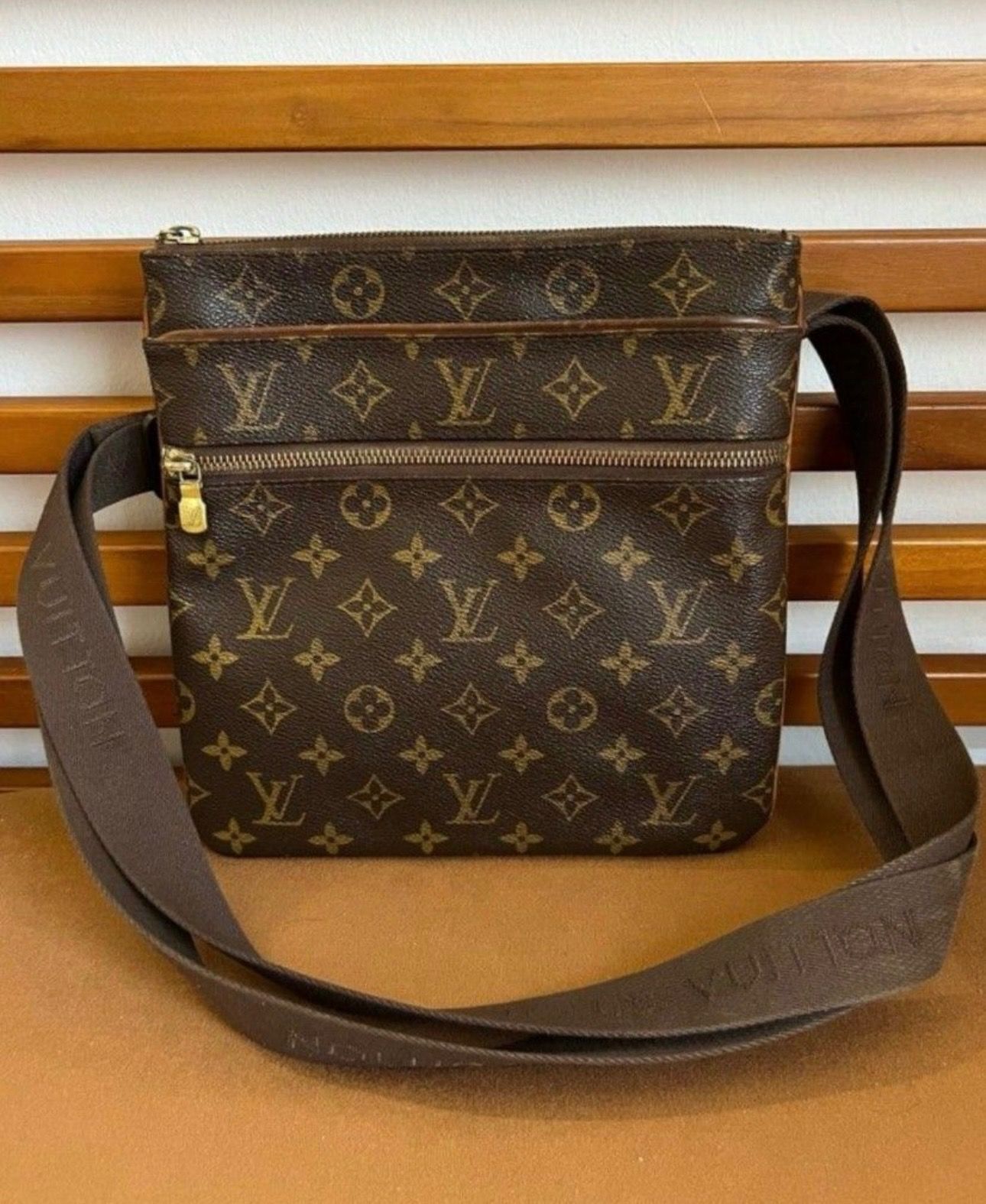 Unisex louis vuitton discount crossbody