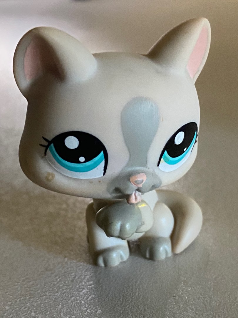 Authentic LPS Littlest Pet Shop Cat Licking Paw 1472, Hobbies & Toys