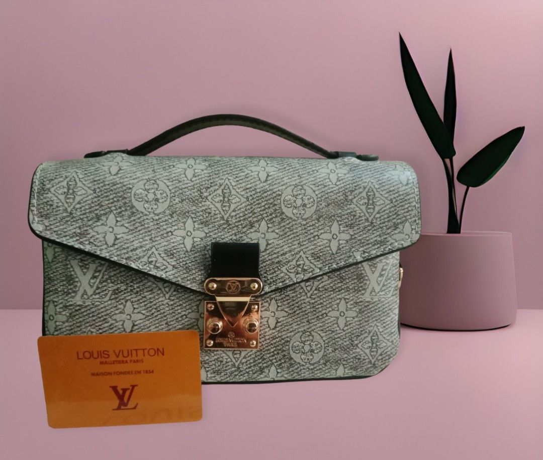 Coded LV BAG (Category: Luxury Bags & Wallets) located in Surallah. Submitted by imjenny30 (Listing ID 1277628400, Image 2). Description: .