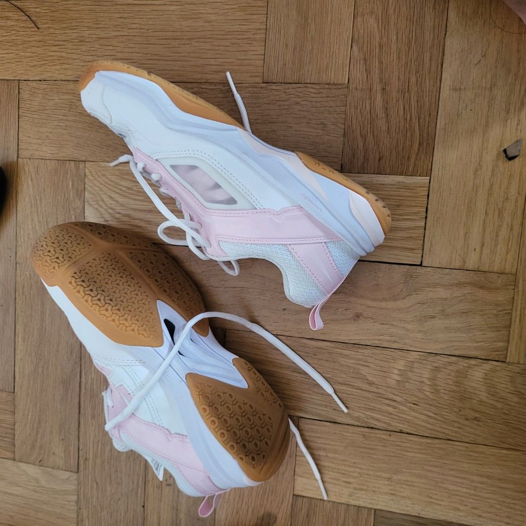 Badminton shoes Women s Fashion Footwear Sneakers on Carousell