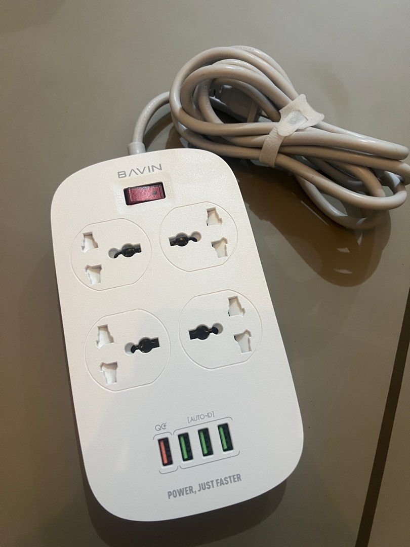 Bavin extension cord with 4 universal + 4 usb sockets, Computers & Tech