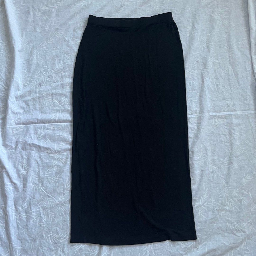 black midi skirt, Women's Fashion, Bottoms, Skirts on Carousell