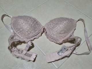 (Category: ) located in . Submitted by aynn2911 (Listing ID 1277675486, Image 1). Description: .