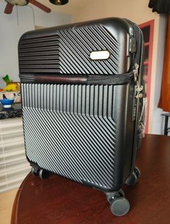 Bnew Cabinsize Hardcase Luggage with Gadget compartment and USB Port