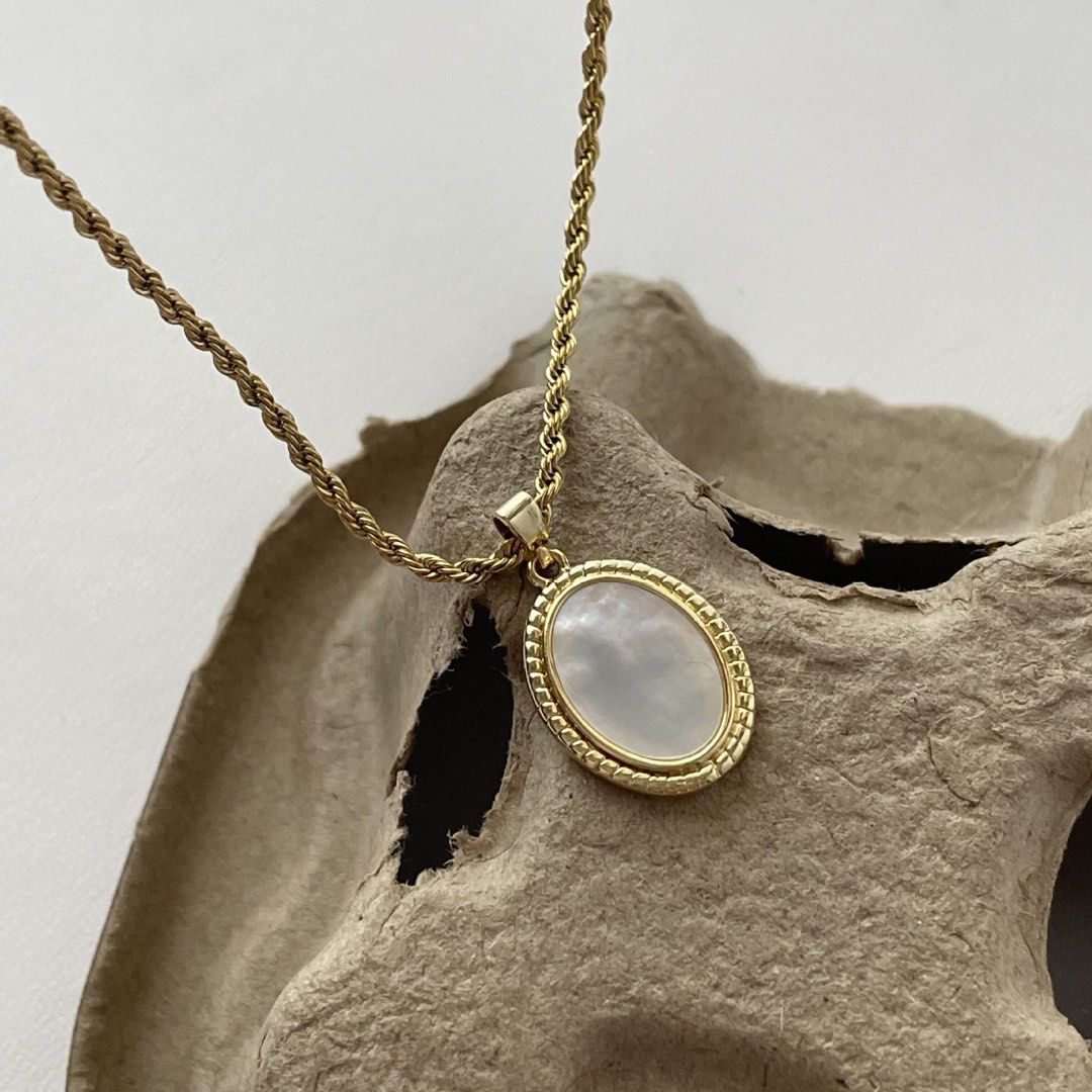 New stone outlet necklace