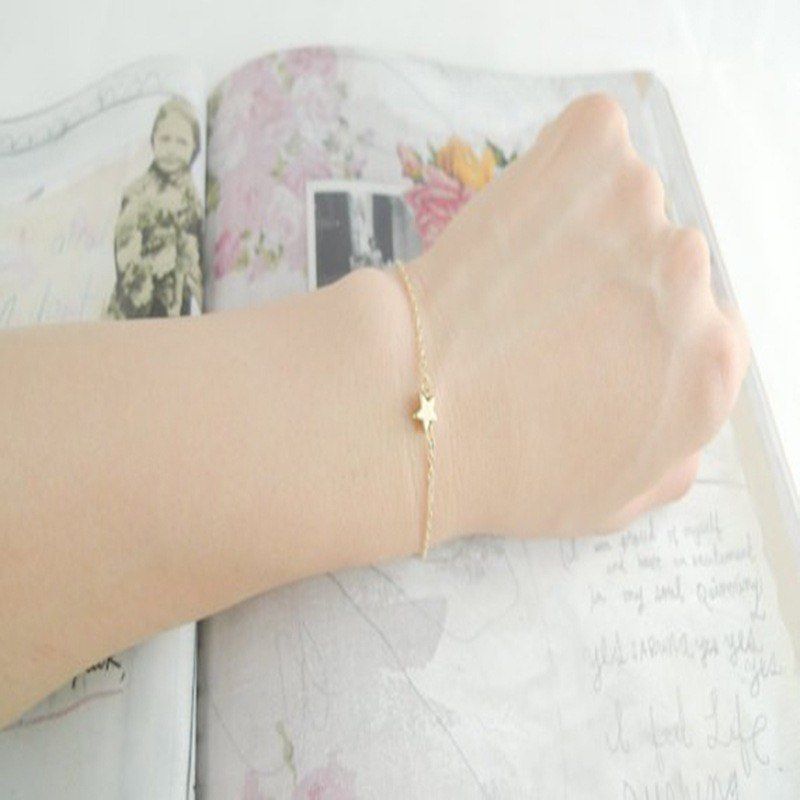 BRAND NEW Simple star bracelet golden silver