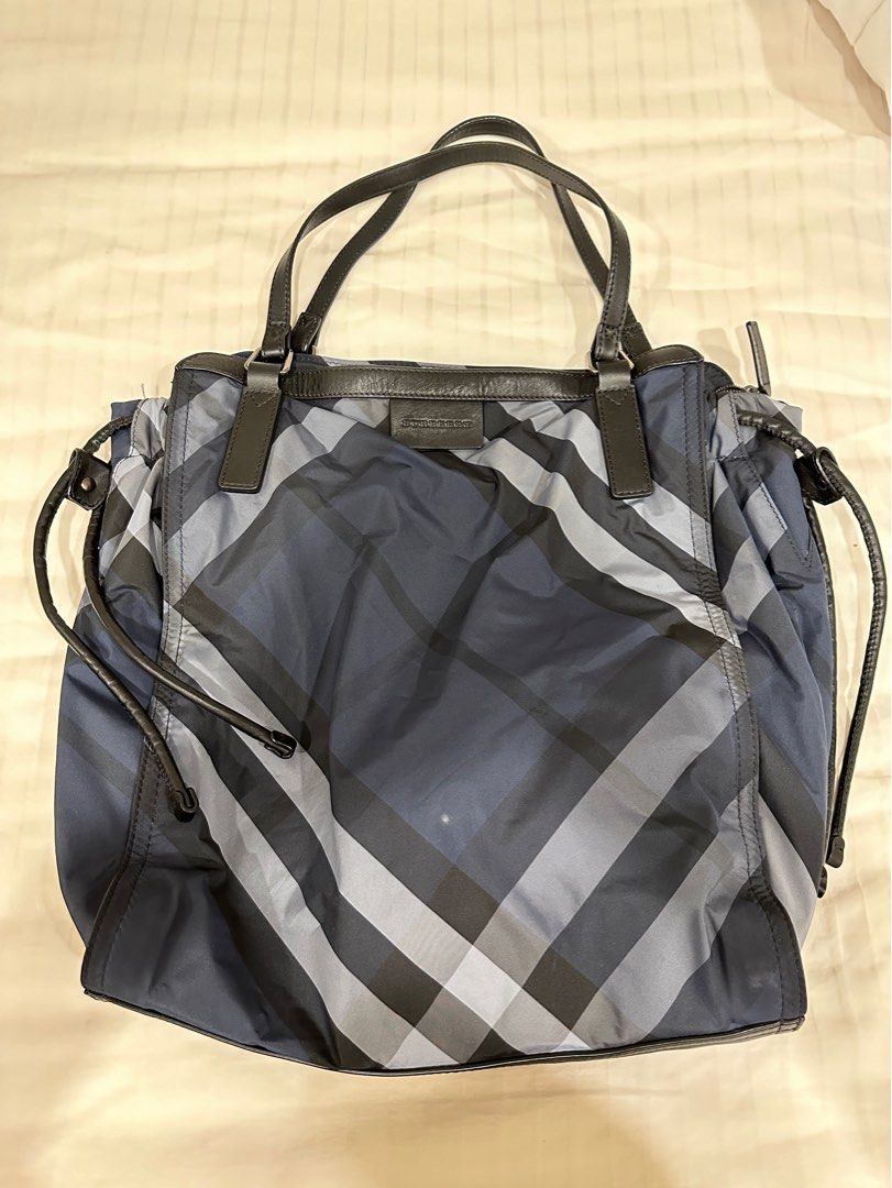 Burberry online tote canada