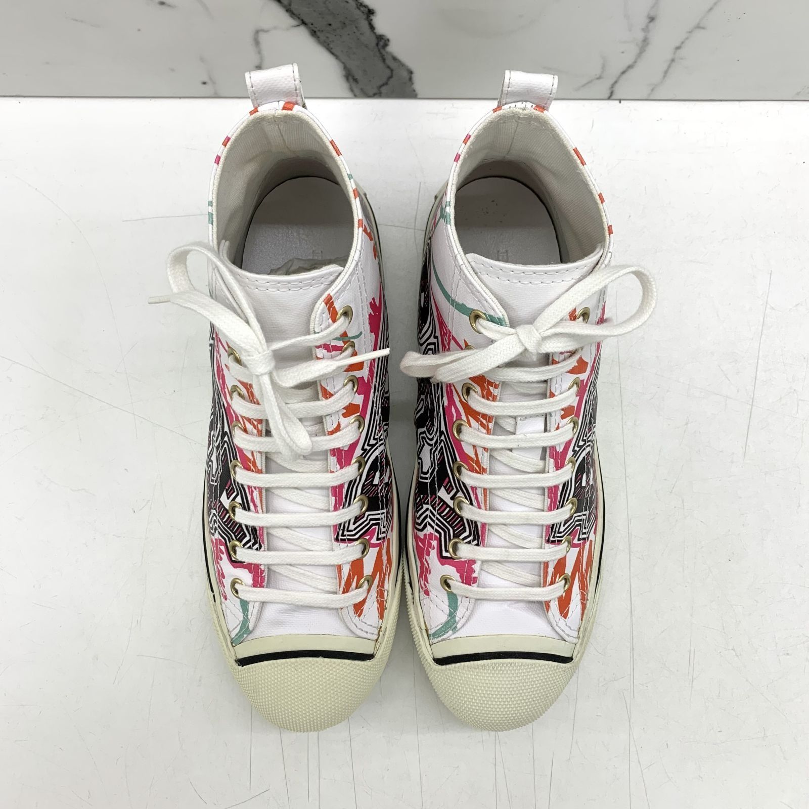BURBERRY WHITE HIGH CUT ART GRAFFITI LOGO SIZE 39 SNEAKERS 237045496 WE Luxury Sneakers Footwear on Carousell