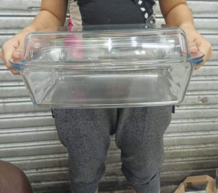 CASSEROLE WITH LID (Category: Bakeware) located in San Juan City. Submitted by ccmalinao (Listing ID 1277751946, Image 2). Description: ✨GLASS RECTANGULAR CASSEROLE W/ LID✨ 3.2 LITERS For only 1,500 Lid cover can be use as a serving Platter! ‼️ microwave safe/Oven safe.
