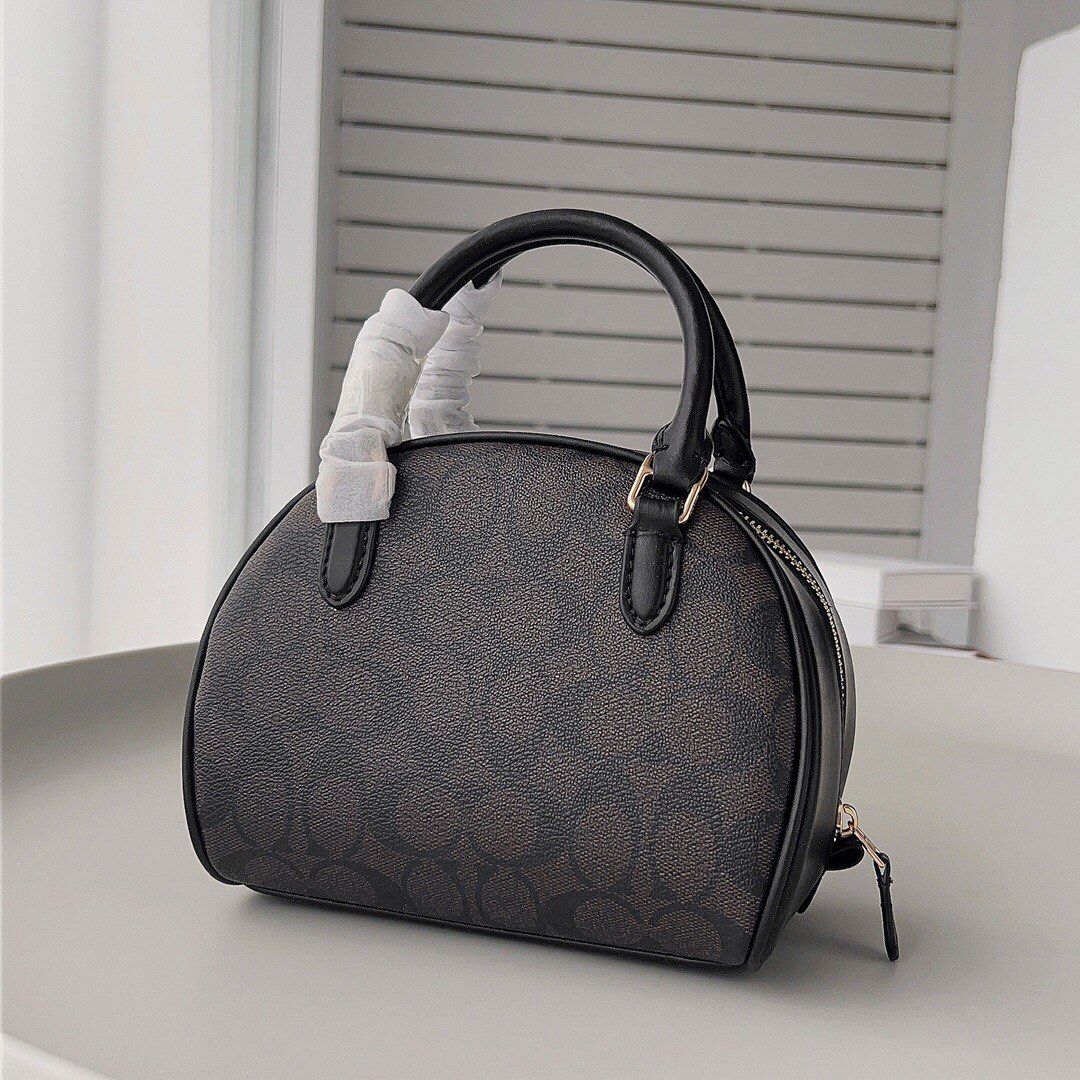 Coach Sydney vintage slingbag shoulderbag Women s Fashion Bags