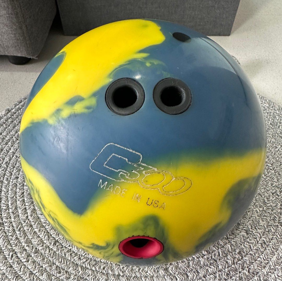 Columbia 300 White Dot Bubble Gum Bowling Ball