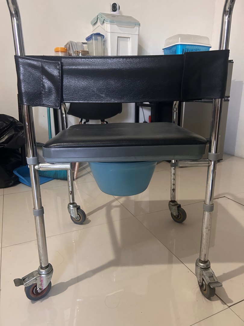 commode chair with foam and wheels, Health & Nutrition, Assistive ...