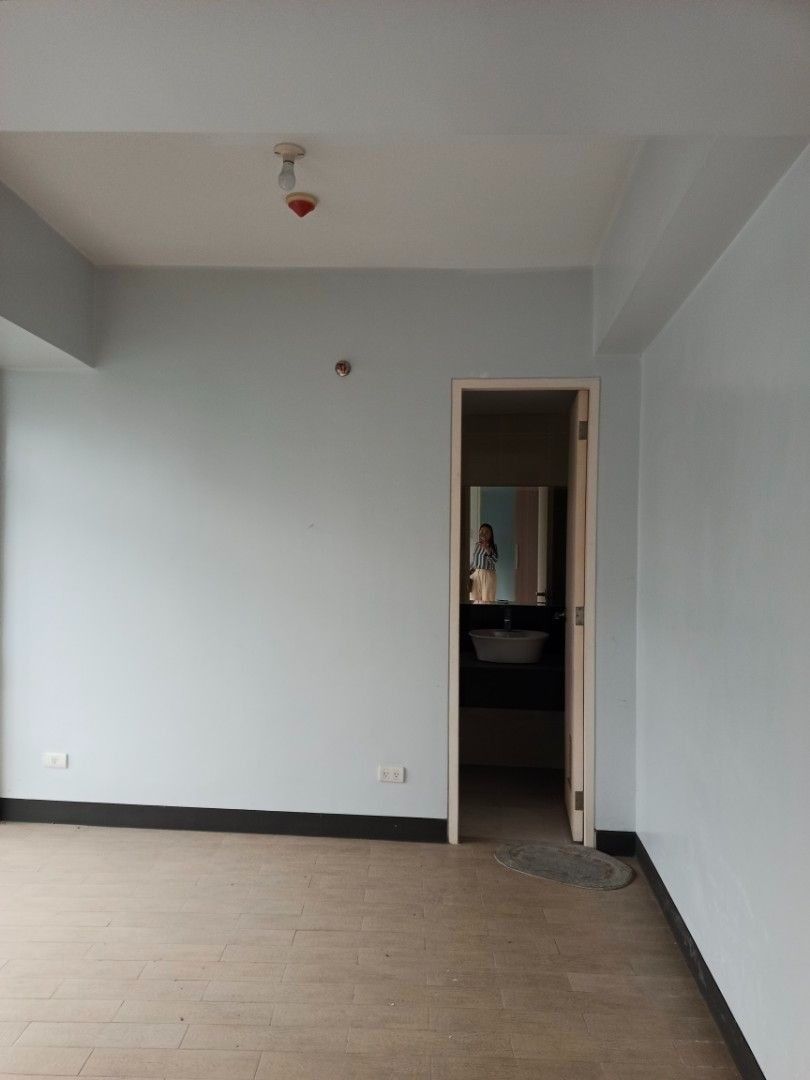 Condominium For Sale in Unit 9J, 9/F, Cluster B, Parkside Villas, Sales