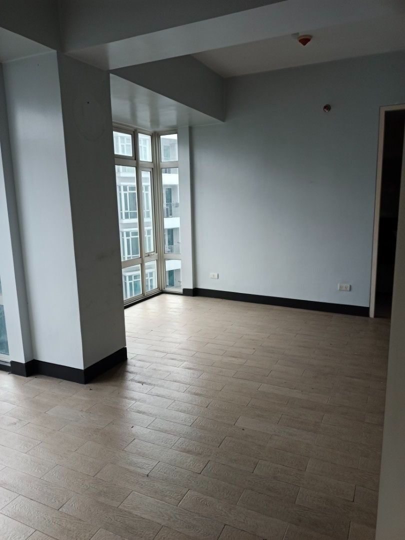 Condominium For Sale in Unit 9J, 9/F, Cluster B, Parkside Villas, Sales