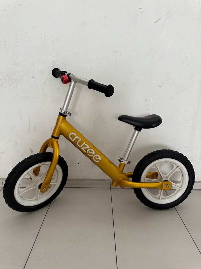 Cruzee balance bike sale hotsell