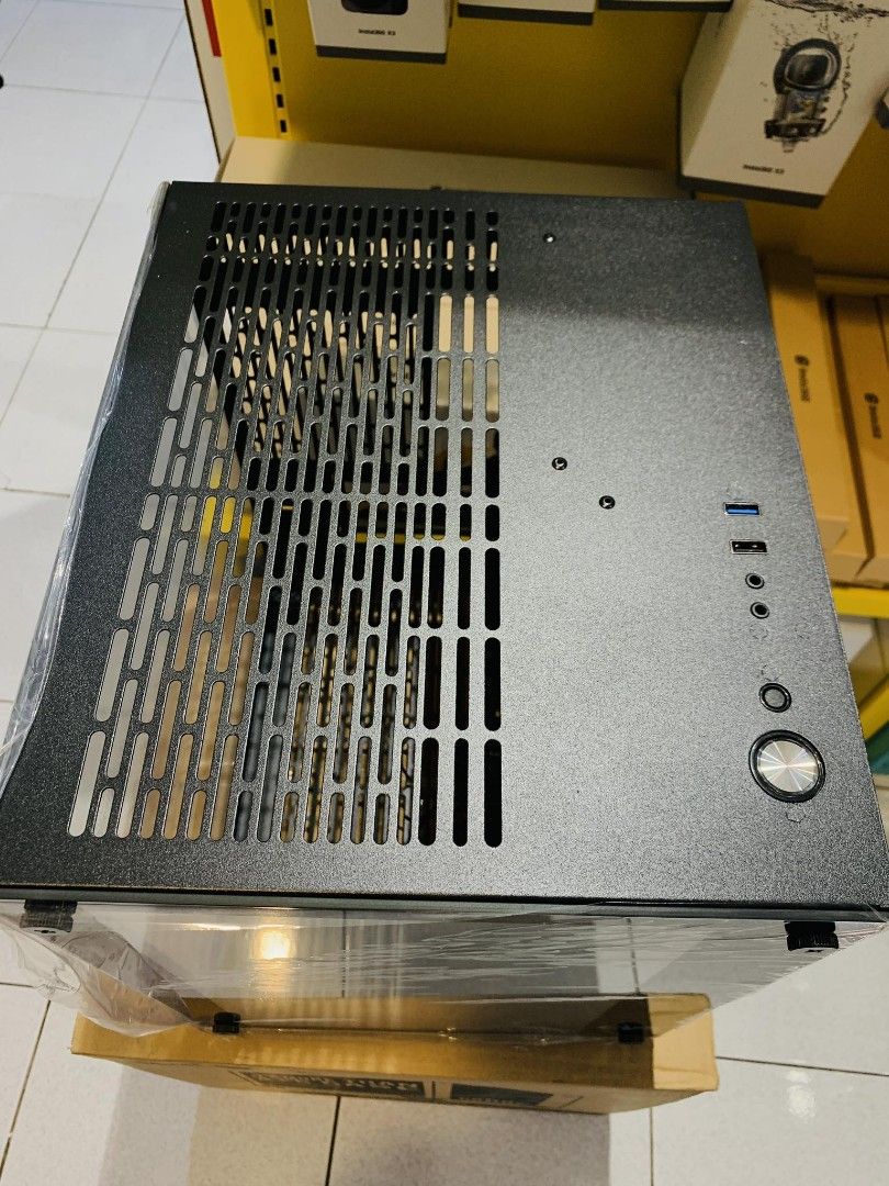CVS Kronos Micro-ATX Mini-ATX Computer PC Gaming Case Mini-Tower Tempered Glass Black (Category: Computer Parts) located in Makati City. Submitted by slaccessoriesshop (Listing ID 1277719286, Image 2). Description: CVS Kronos Micro-ATX Mini-ATX Computer PC Gaming Case Mini-Tower Tempered Glass Black ----------- 🛵 SAME DAY DELIVERY within Metro Manila via lalamove ✅ Open for pick-up / walk-ins 💸 Cash on Delivery 💯 Original/Brand New/Sealed ✅ Wi