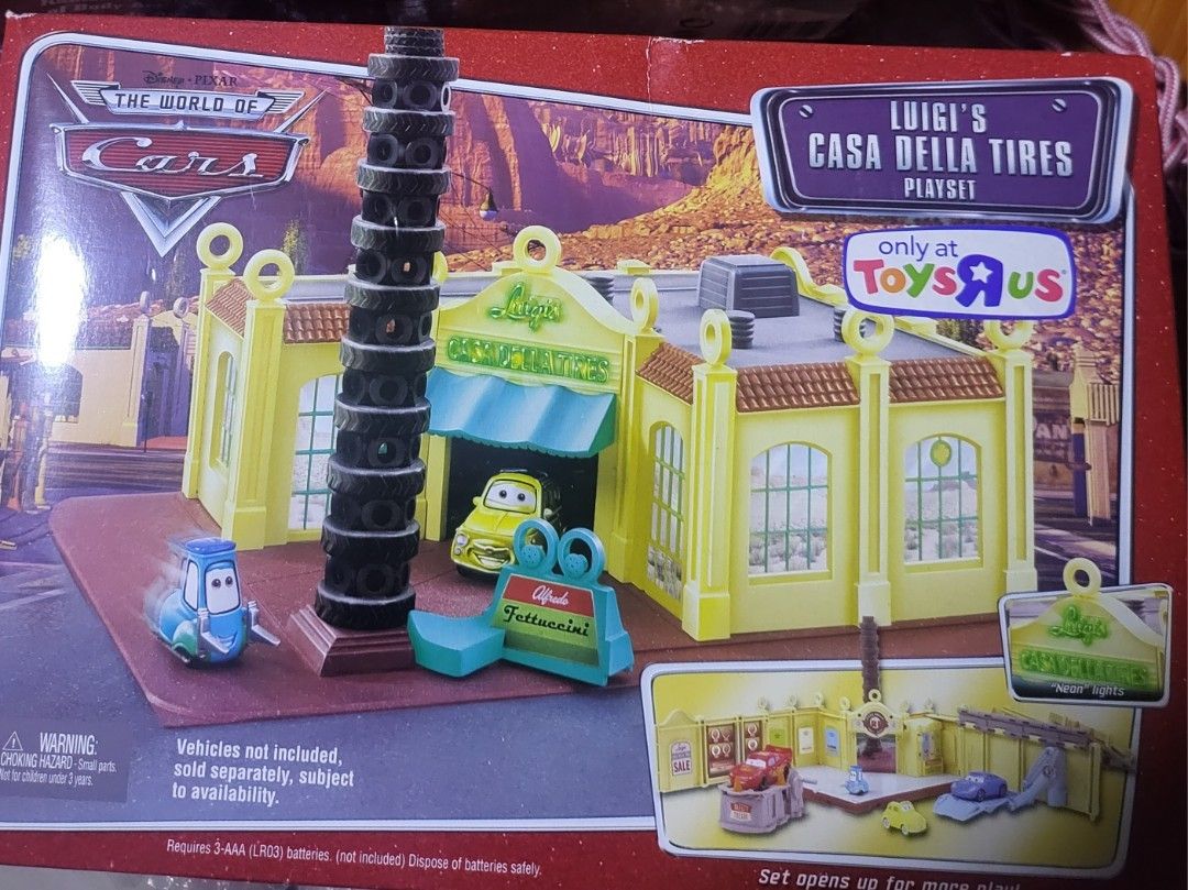 Brand NEW Disney Pixar Cars Luigi s Casa Della Tires playset