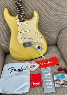 FENDER STRATOCASTER Vintage Gold Edition USA Material Hand Craft in Mexico ORIGINAL