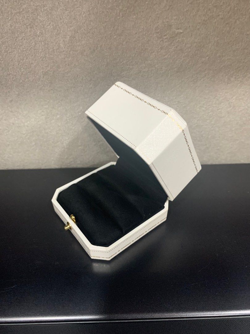 Free ring box outlet