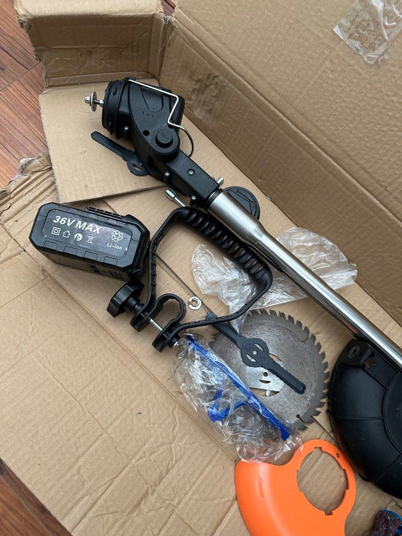 Electric Lawn Mower /Grass cutter (Category: Gardening Tools & Ornaments) located in Muntinlupa City. Submitted by eksamano (Listing ID 1277619198, Image 3). Description: Used only to twice. Naitago na lang daholwala na kami grass na ginugupitan. Decluttering. 36v .