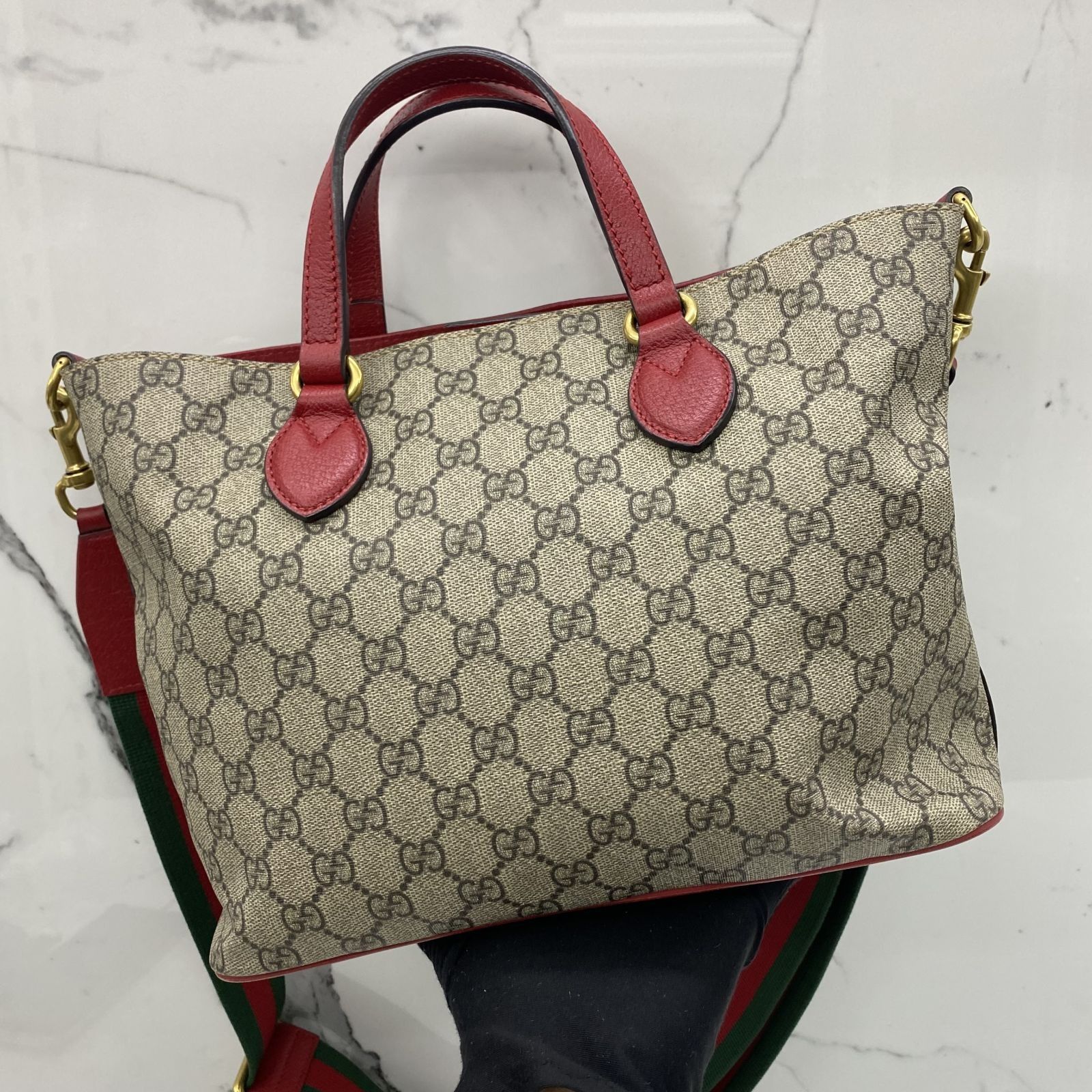 Gucci 473887 store