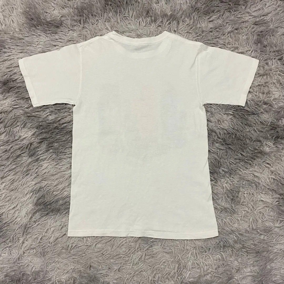 Hellboy (Category: Tshirts & Polo Shirts) located in Kampong Gajah. Submitted by twohornsthrift (Listing ID 1277854979, Image 3). Description: Vintage Y2K movie hellboy film Size : S Measurement : 17.5” X 26” Tag : anvil Condition : 9/10 good used condition.