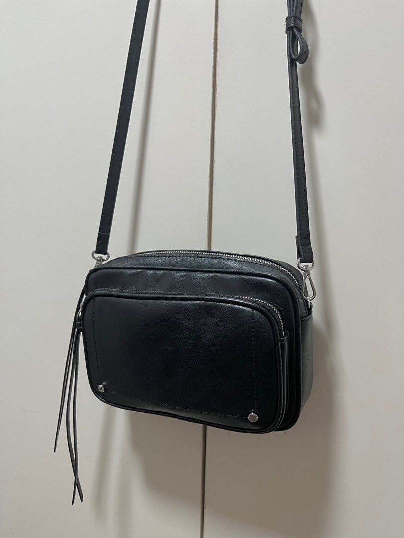 H M Black zipper bag Men s Fashion Bags Sling Bags on Carousell