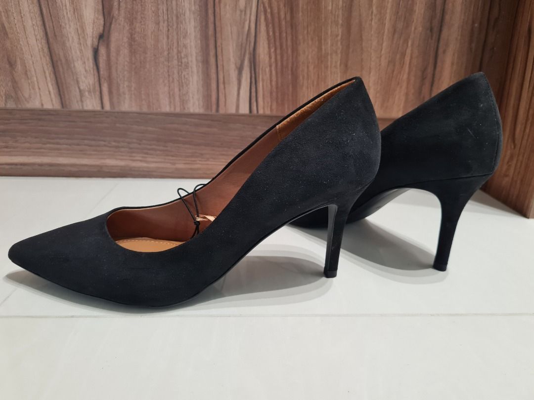 Pump suede sales