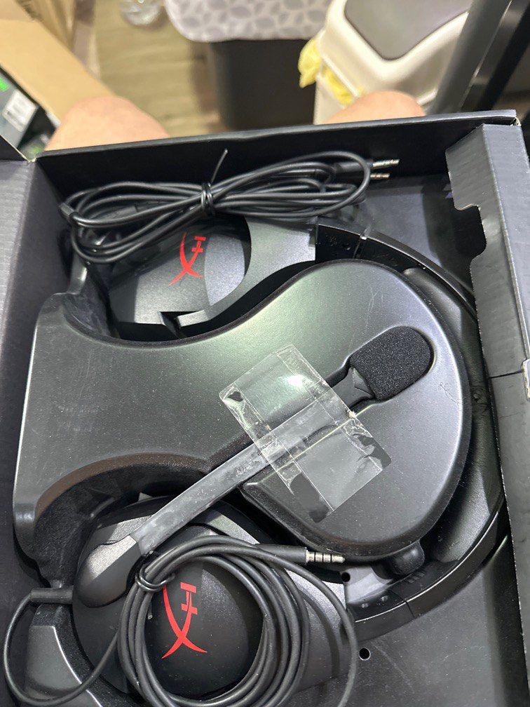 Hyperx cloud stinger (Category: Headphones & Headsets) located in Singapore. Submitted by jabezzzz_ (Listing ID 1277685528, Image 2). Description: sound and mic no damages or issues Ear cushion disintegrated and broke down so removed headband cushion is deteriorating swivel to mute mic works well Headband steel slider works fine volume slider works fine everything else works well What you see is what you get, negotiable.