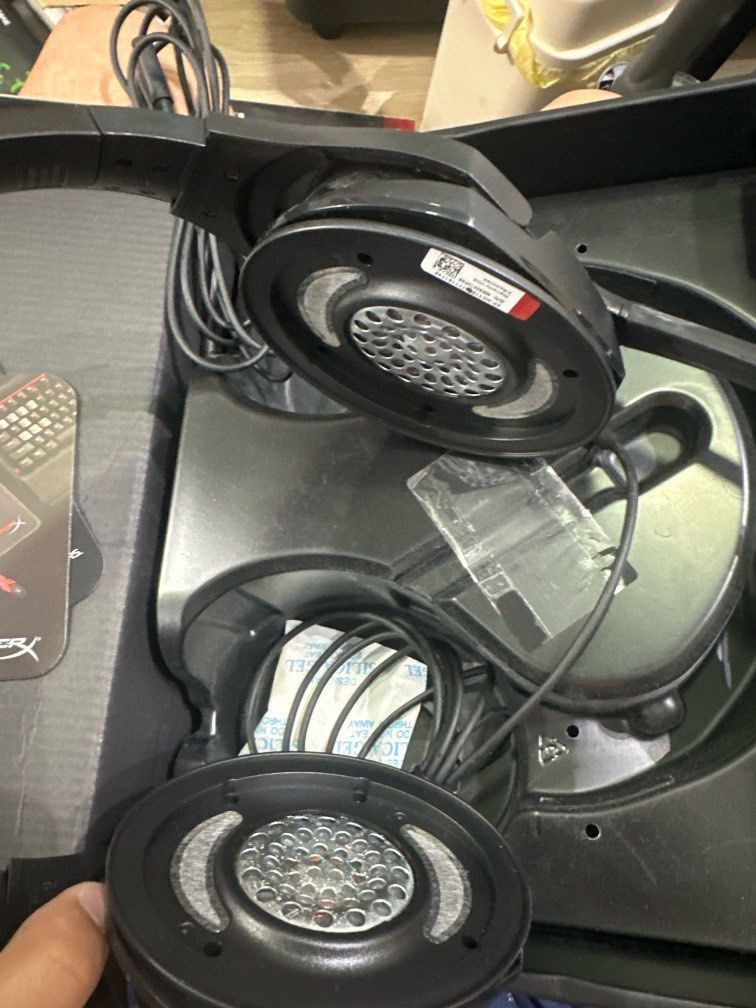 Hyperx cloud stinger (Category: Headphones & Headsets) located in Singapore. Submitted by jabezzzz_ (Listing ID 1277685528, Image 4). Description: sound and mic no damages or issues Ear cushion disintegrated and broke down so removed headband cushion is deteriorating swivel to mute mic works well Headband steel slider works fine volume slider works fine everything else works well What you see is what you get, negotiable.