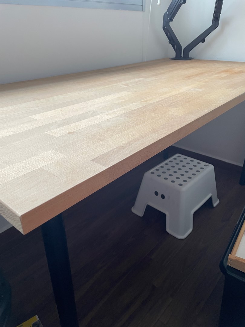 Gerton top dining table