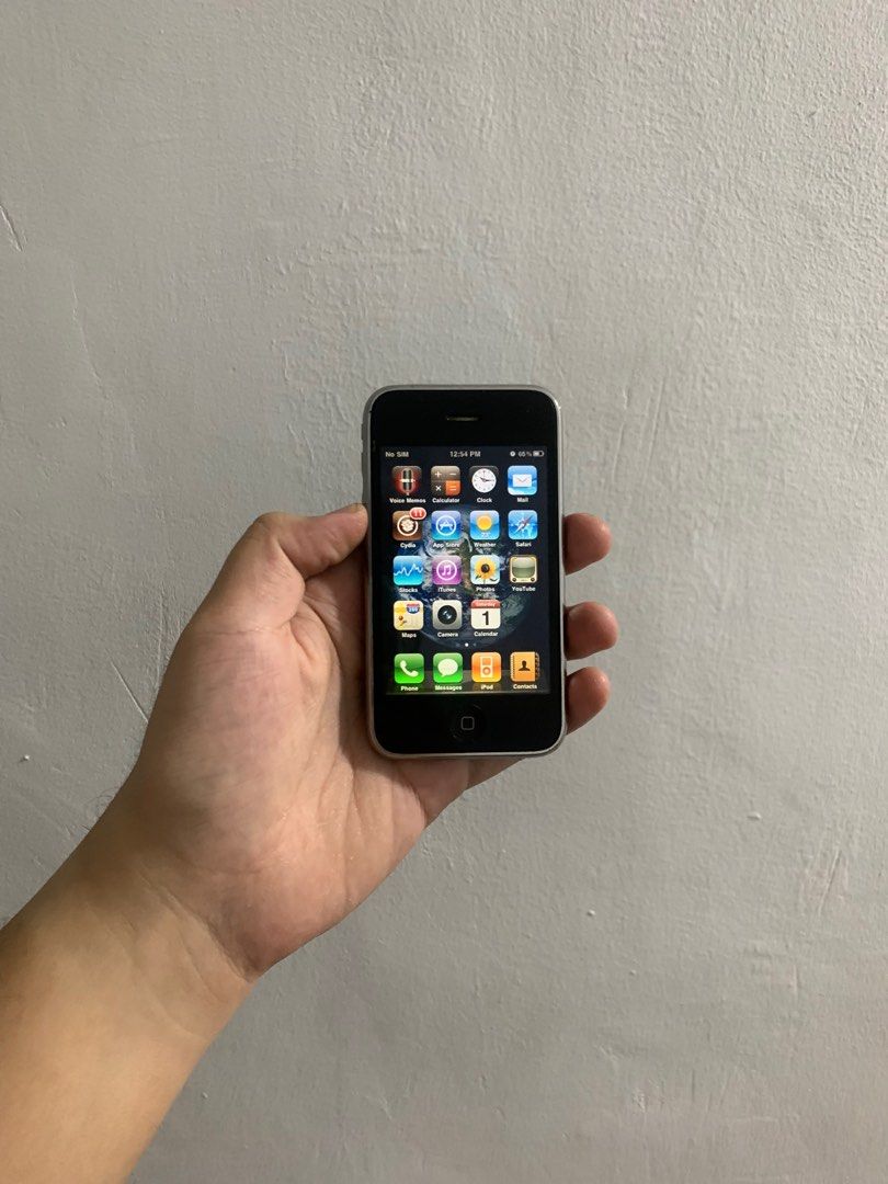 iPhone 3g 8gb (Category: Other Gadgets) located in Bulacan. Submitted by apple_siri (Listing ID 1277858506, Image 2). Description: Issue minor scratches , dents power button nif functional na home button goods batt matagal malowbat may songs ng nakalagay po jan gagamitin na lang po complete set nadin po with charging chord and earphones.