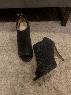 (Category: ) located in . Submitted by lluxcloset (Listing ID 1277776909, Image 1). Description: .