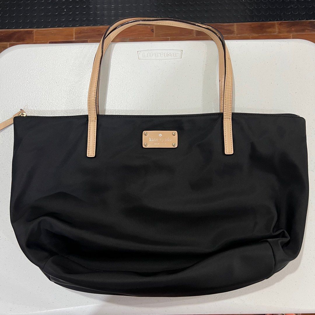Kate Spade Nylon Bag (Category: Luxury Bags & Wallets) located in Taguig. Submitted by clothessforsalee (Listing ID 1277713619, Image 1). Description: .