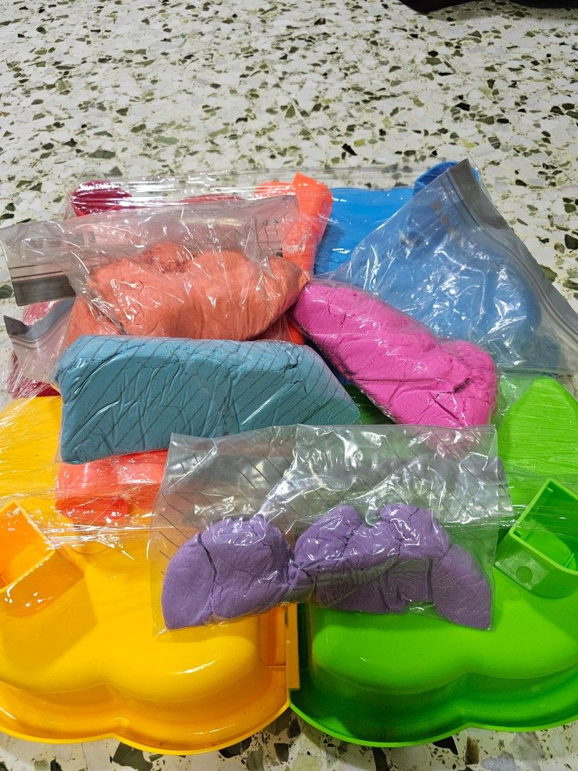 Kinetic sand shop play table