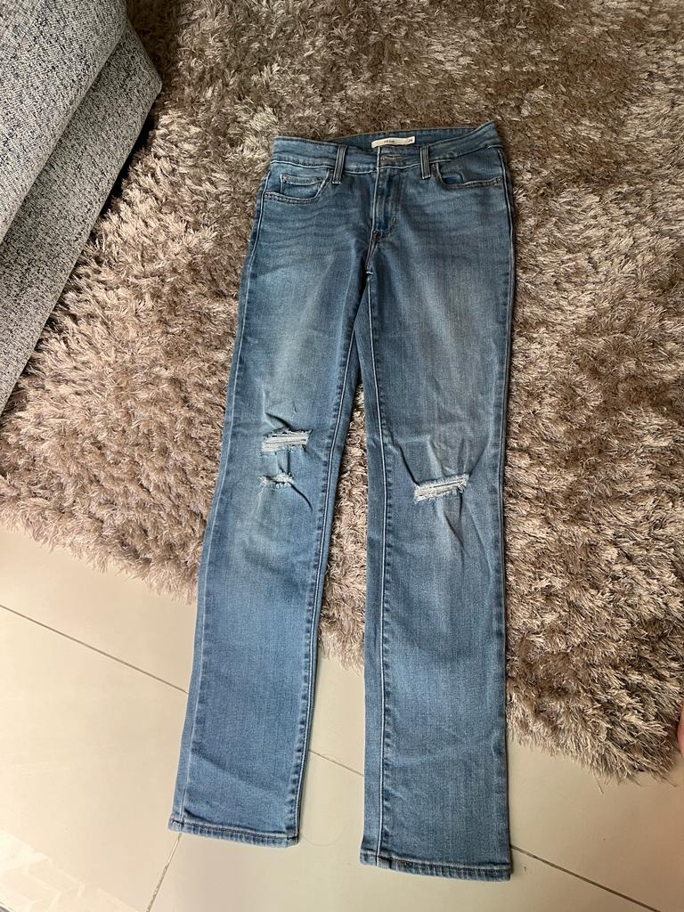 Levi's 712 Slim ripped jeans, Women's Fashion, Bottoms, Jeans ...