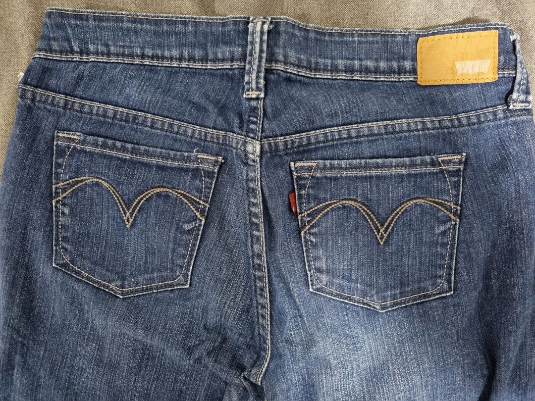Levis slight curve outlet
