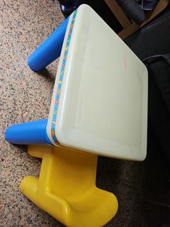 Todays kids shop desk