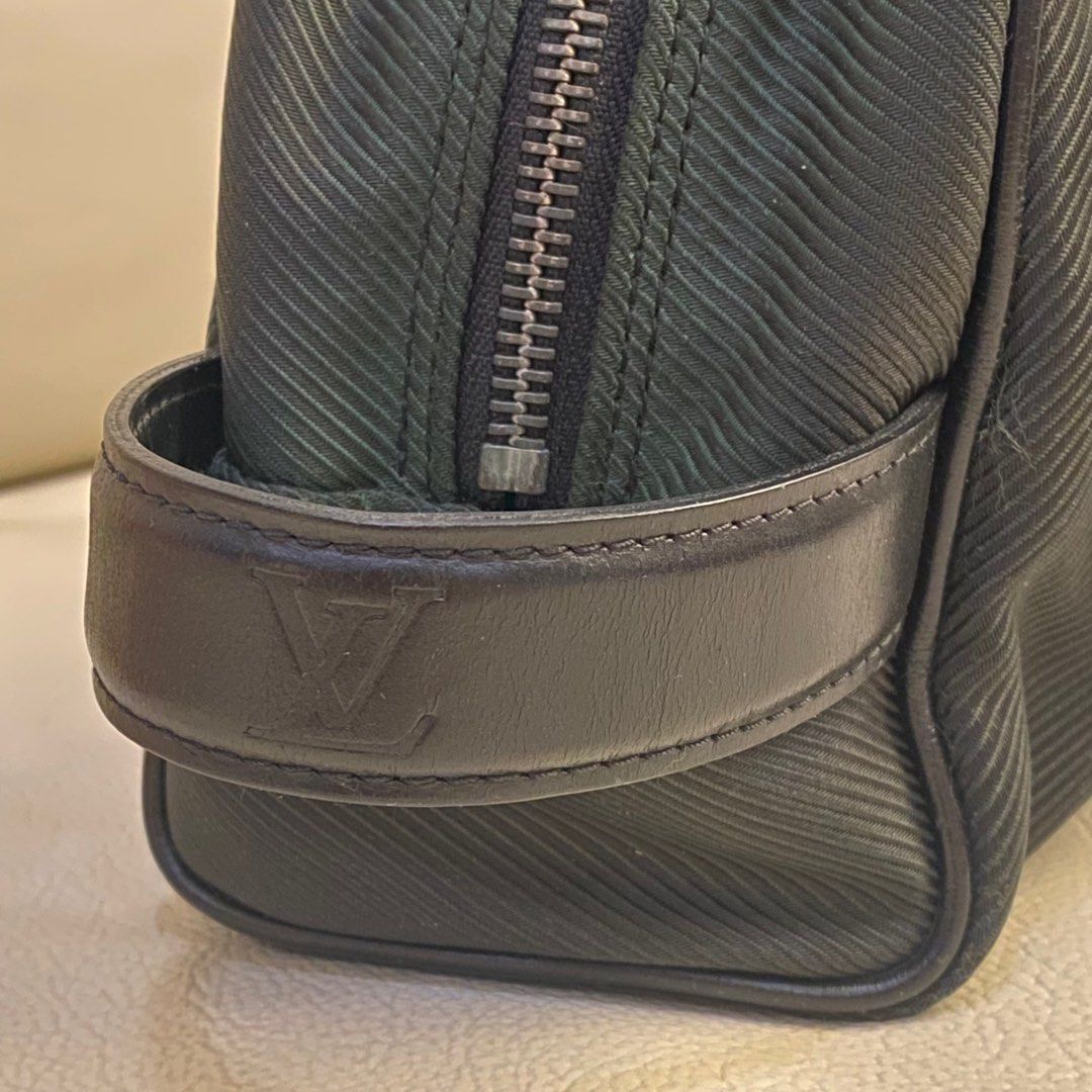 LV Green Taiga Palana Pouch (Category: Luxury Bags & Wallets) located in Dasmarinas. Submitted by shop.ysaa (Listing ID 1277844679, Image 2). Description: .