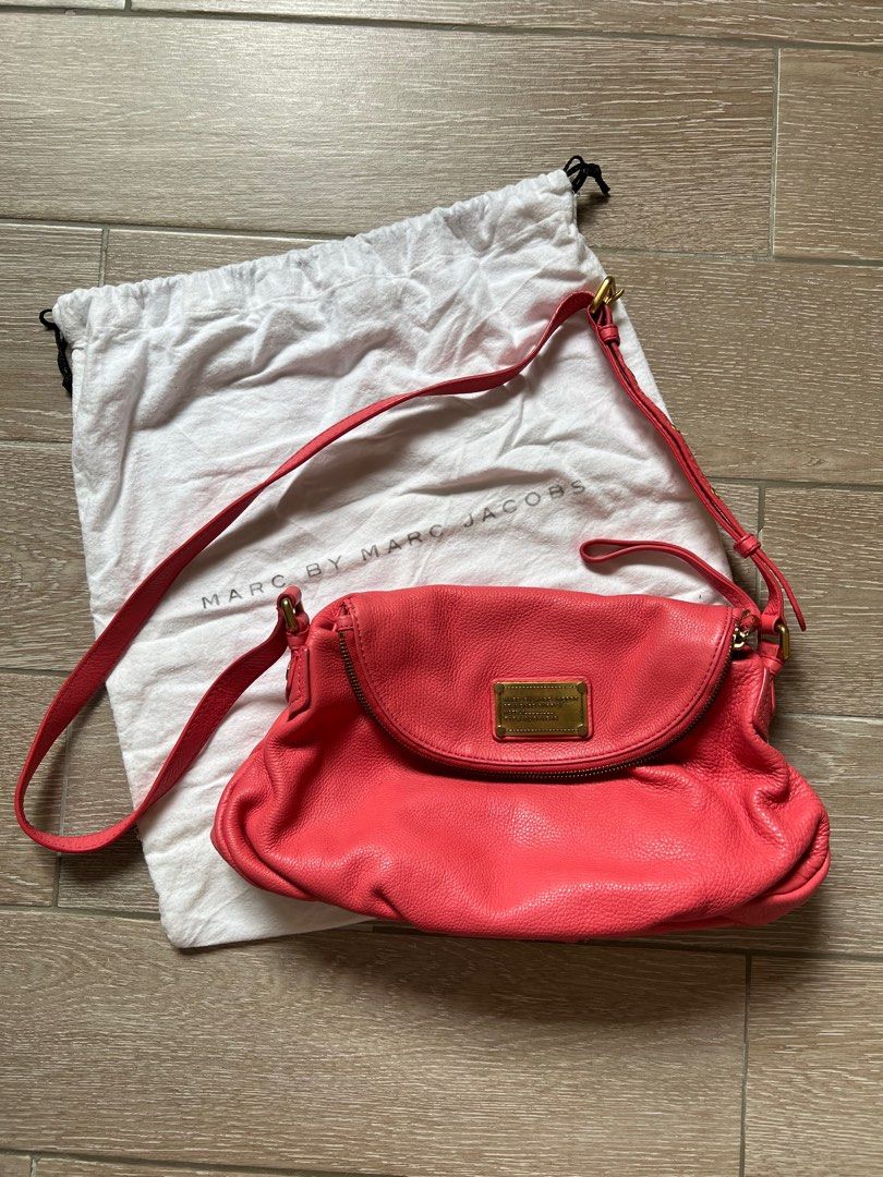 Marc jacobs classic crossbody hotsell