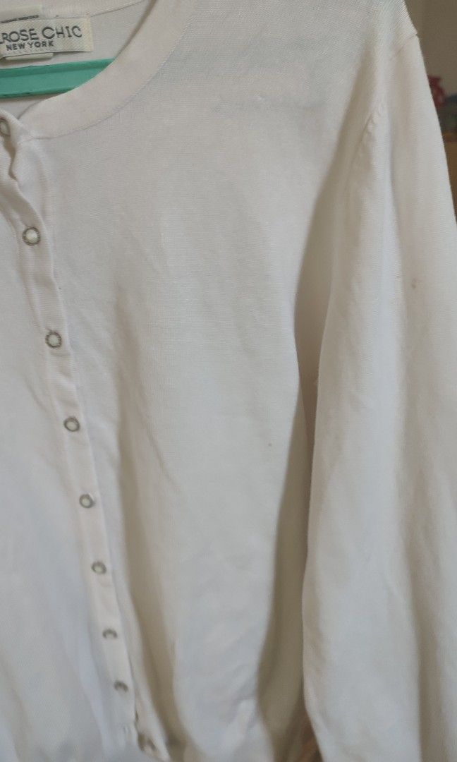 Melrose Chic cardigan (Category: Coats, Jackets and Outerwear) located in Manila. Submitted by allauthenticmanila (Listing ID 1277640301, Image 3). Description: minimal stain as seen on last pic.