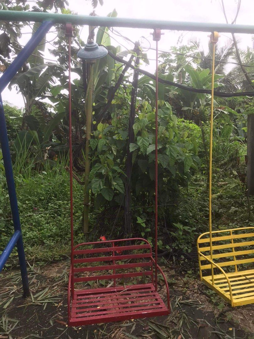 Metal Double Swing for Sale (Category: Outdoor Furniture) located in Caloocan City. Submitted by moonescapades (Listing ID 1277770914, Image 2). Description: Metal Double Swing for Sale Hindi ngamit Like New Original Price - 12000 Location: Taysan Batangas For Pick Up lang .